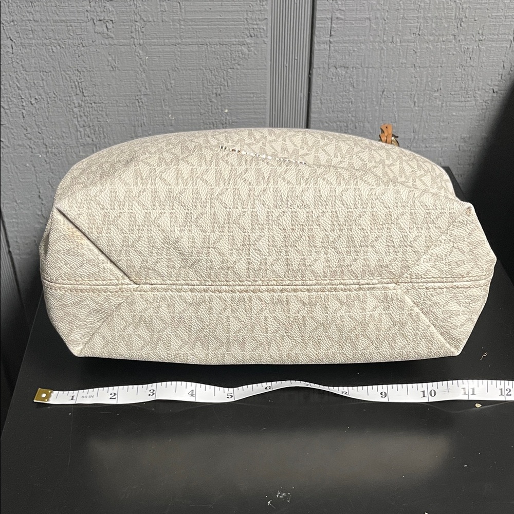 Michael Kors Cream and Tan Shoulder Bag - Picture 7 of 15